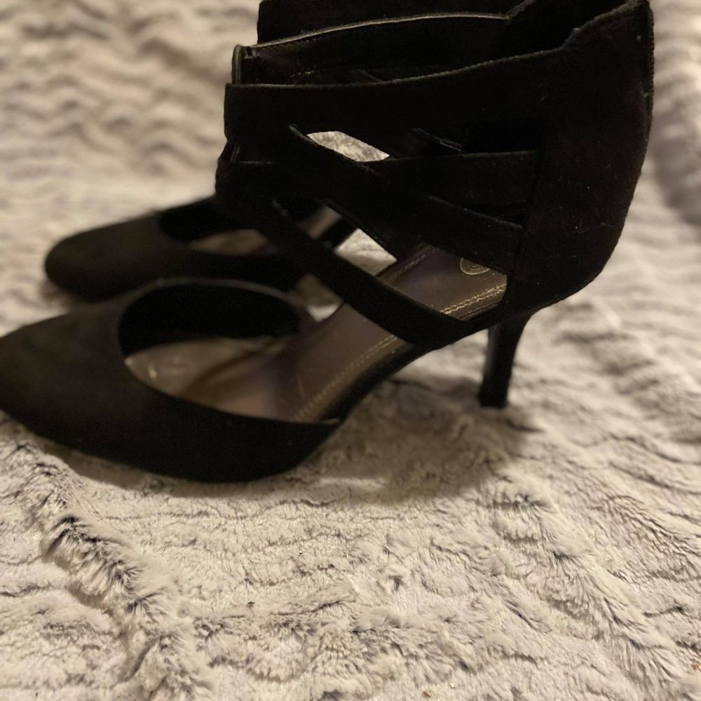 Black Pumps
